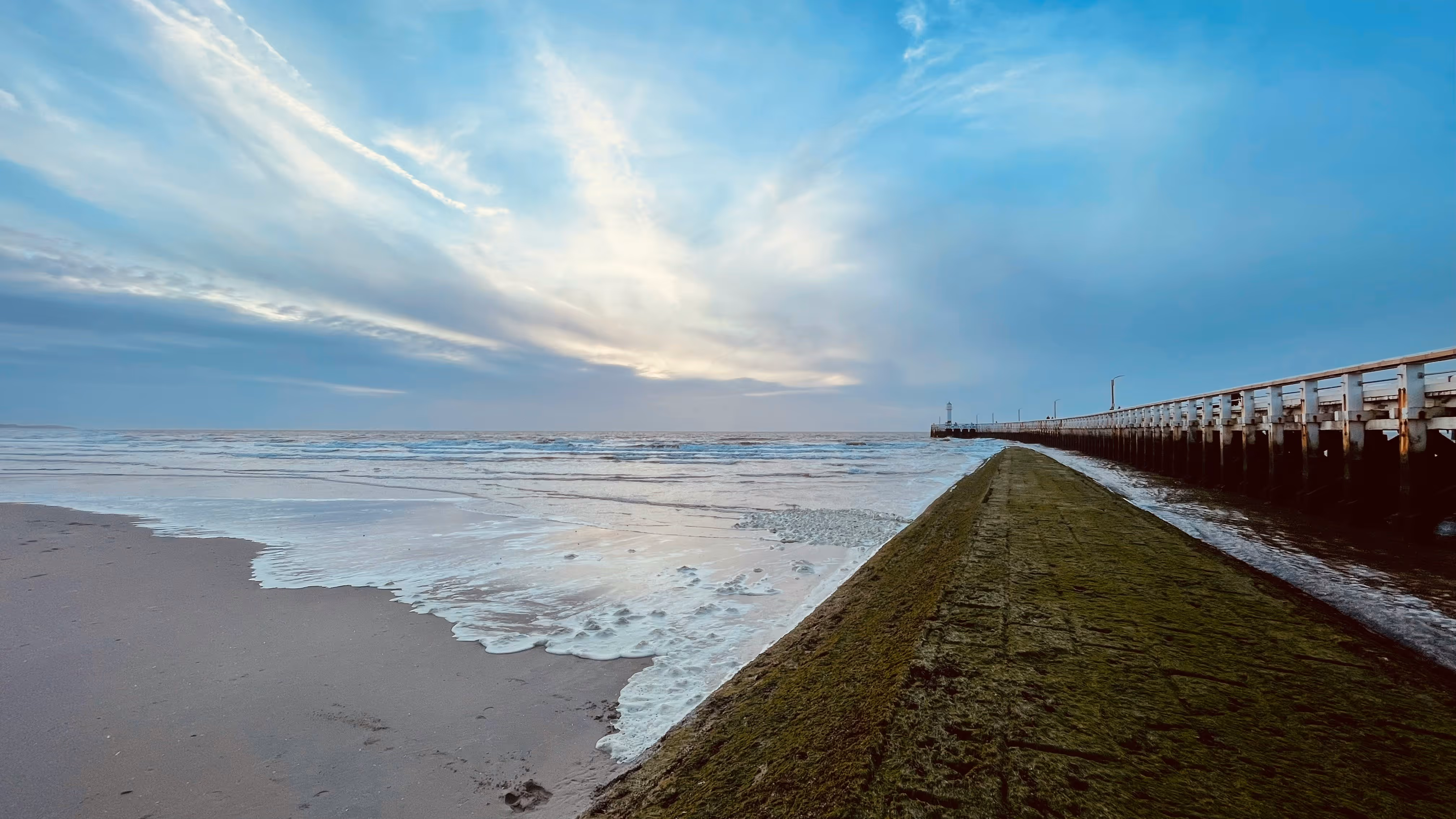 Het staketsel en de havengeul van Nieuwpoort