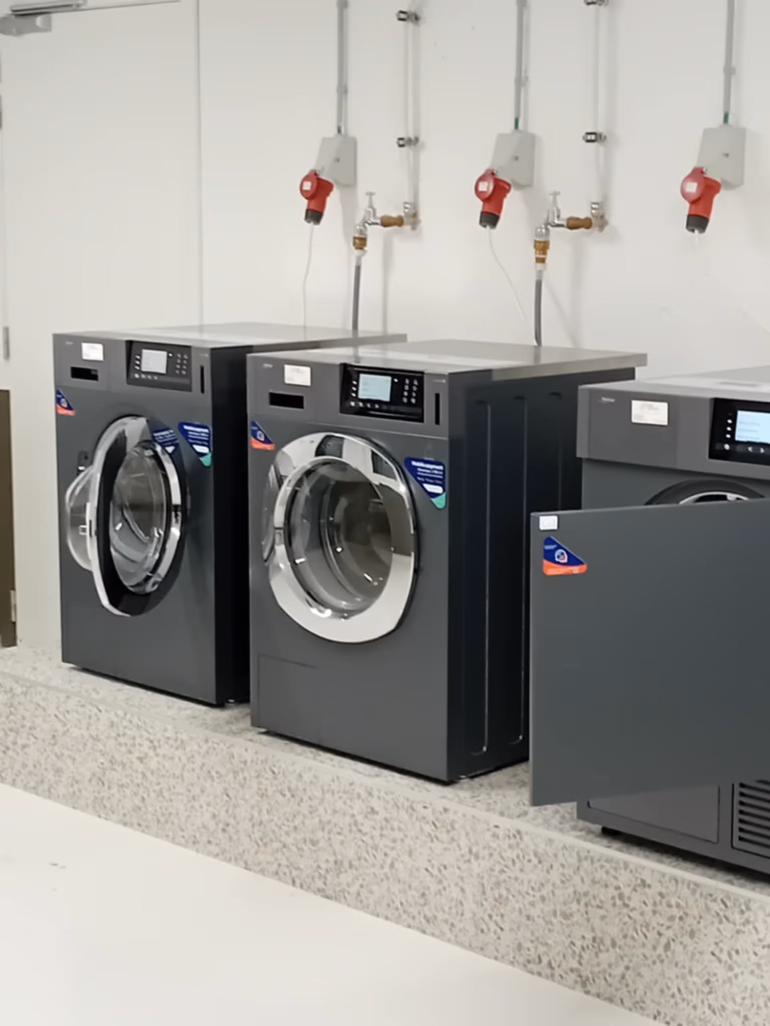 Wasmachine in de wasruimte