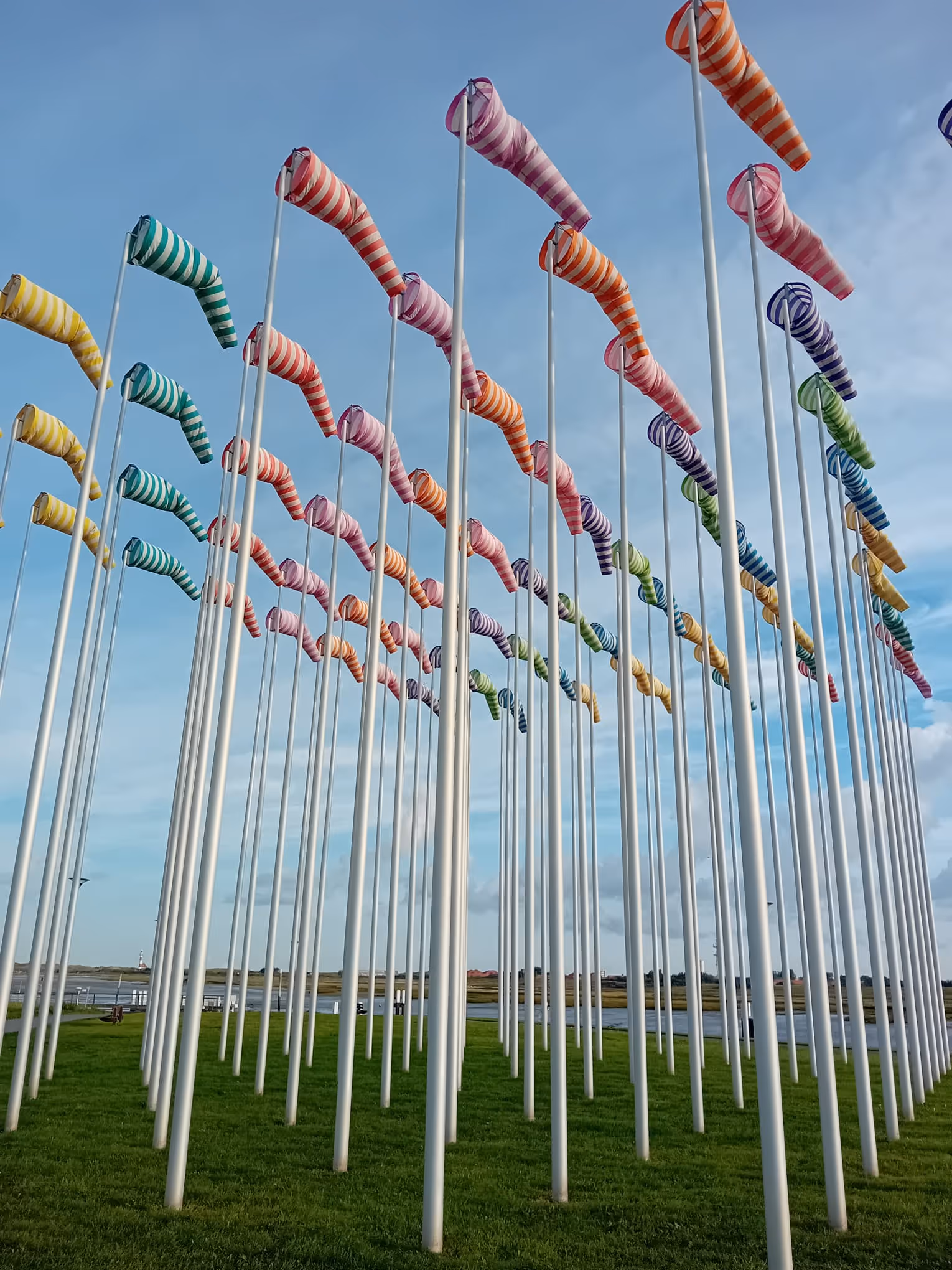 Windzakken aan het strand van Nieuwpoort